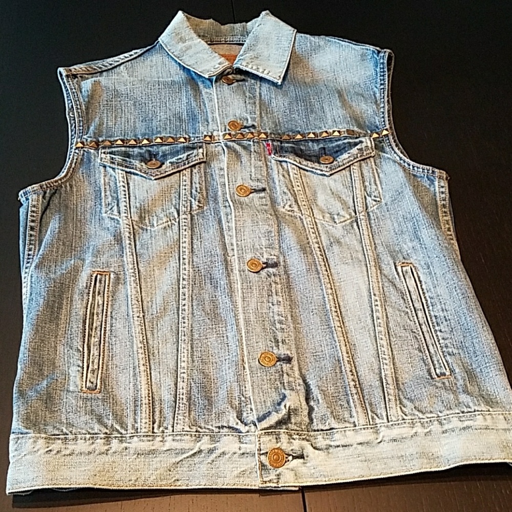 Denim vest w/ pyramid studs